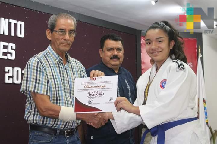 Dimude Coatzacoalcos reconoció atletas de Olimpiada
