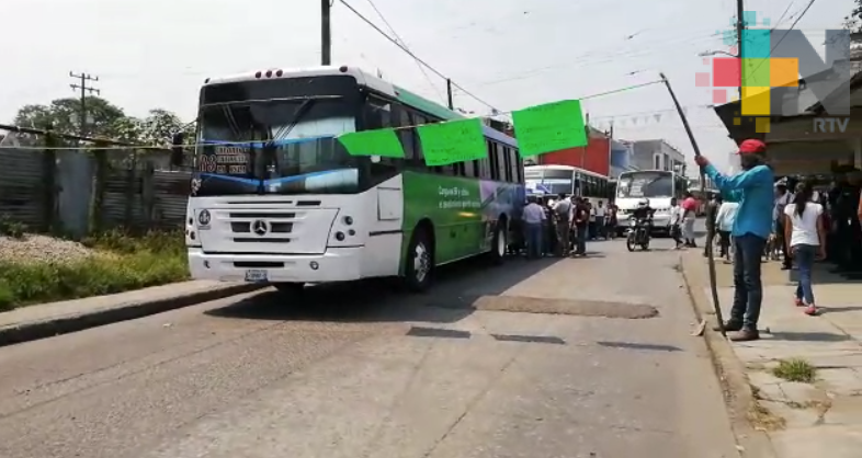 Protestan contra servicio de transporte en Córdoba