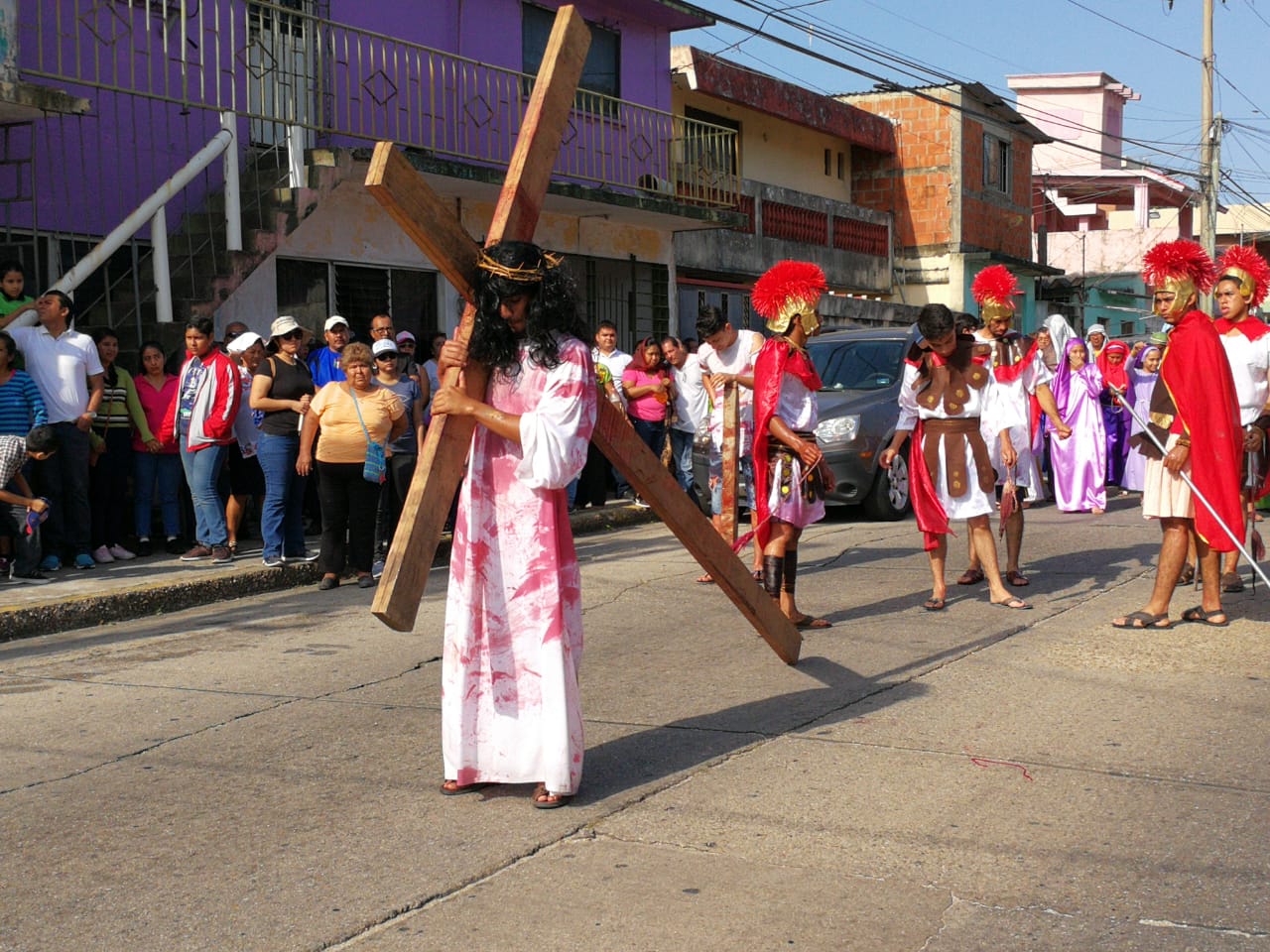 Recuerdan Vía Crusis en varias partes de la entidad; piden paz y cese de violencia
