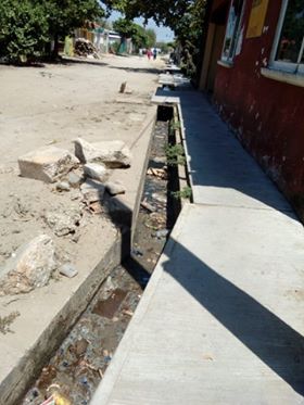 Denuncian canal de aguas negras en Lomas de Barillas