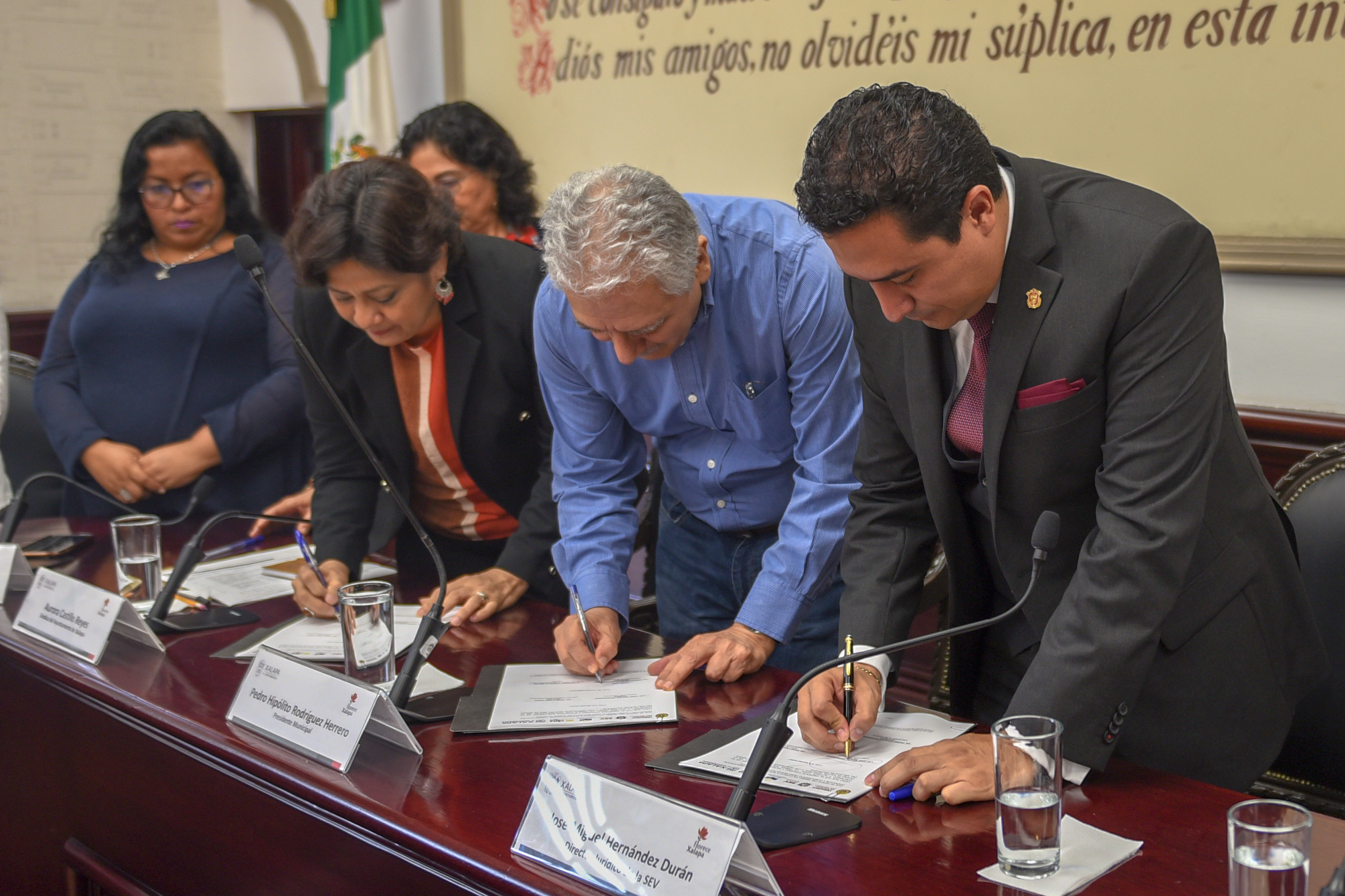 Certeza jurídica para todas las escuelas de Xalapa