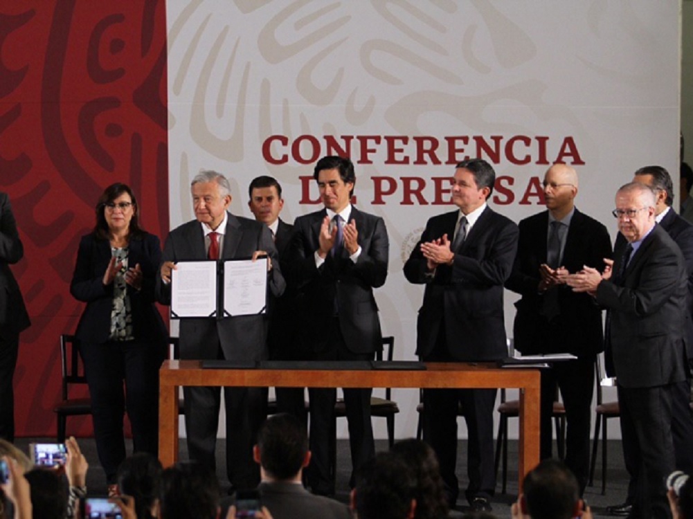 Contratan fondo revolvente para Pemex por ocho mil millones de dólares
