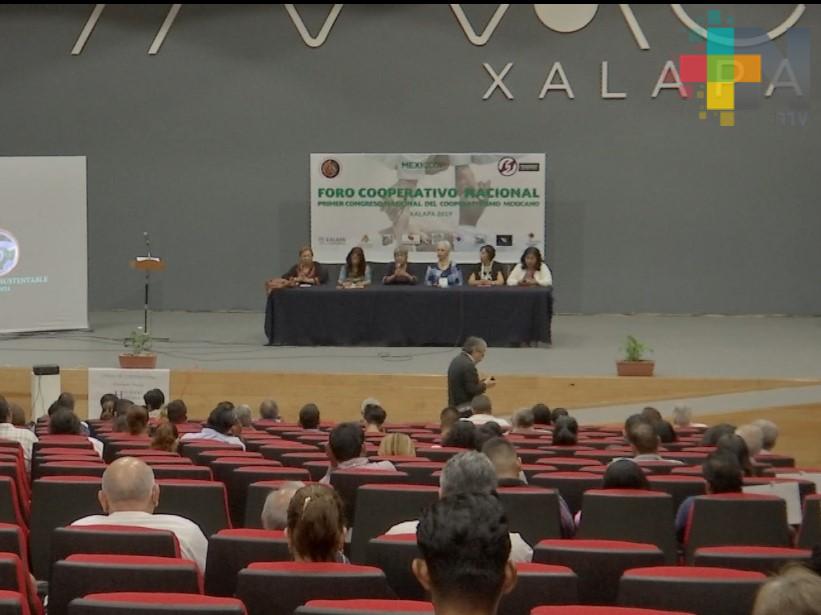 Mujeres emprendedoras destacan complejidad para iniciar proyectos