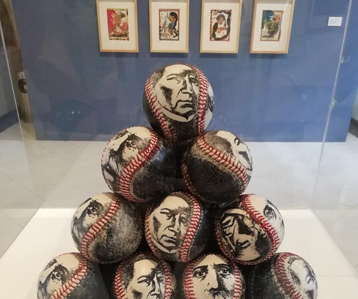 Continúa exposición “Itinerarios gráficos” de Demián Flores en la GACX
