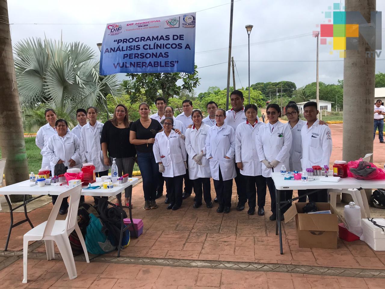 Brigadas de salud del DIF de Tres Valles recorren el municipio