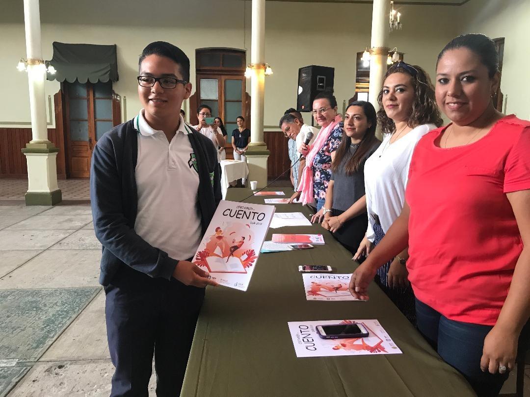 Premia SEV a ganadores del Certamen de Cuento 2019