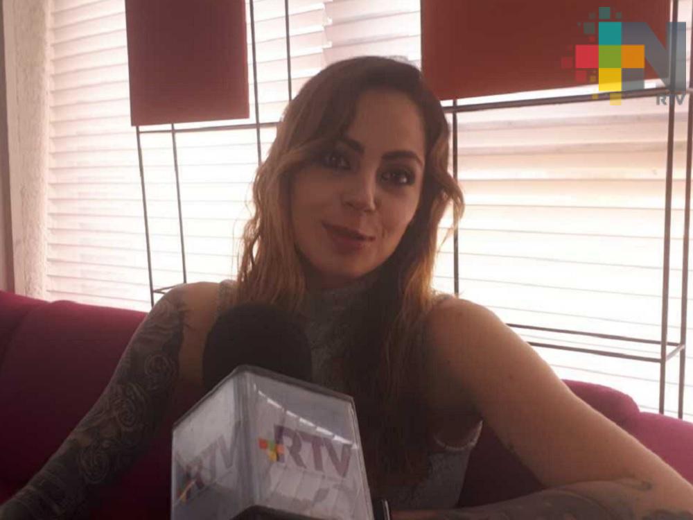Cantante Karla Holt promociona en Veracruz su sencillo debut “Que quede claro”