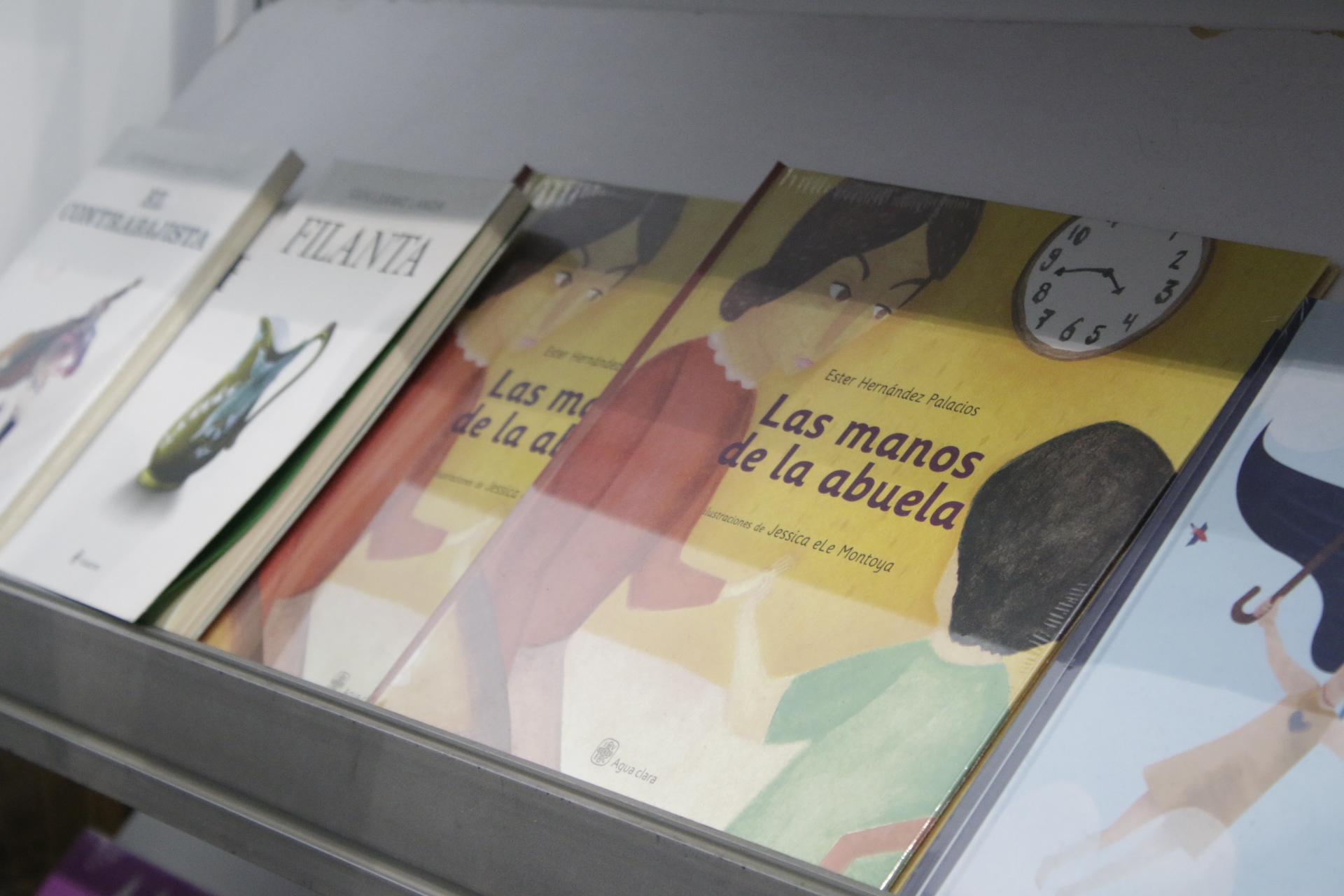 Fomento a la lectura IVEC, presente en Feria de la Lectura en Cd. Mendoza