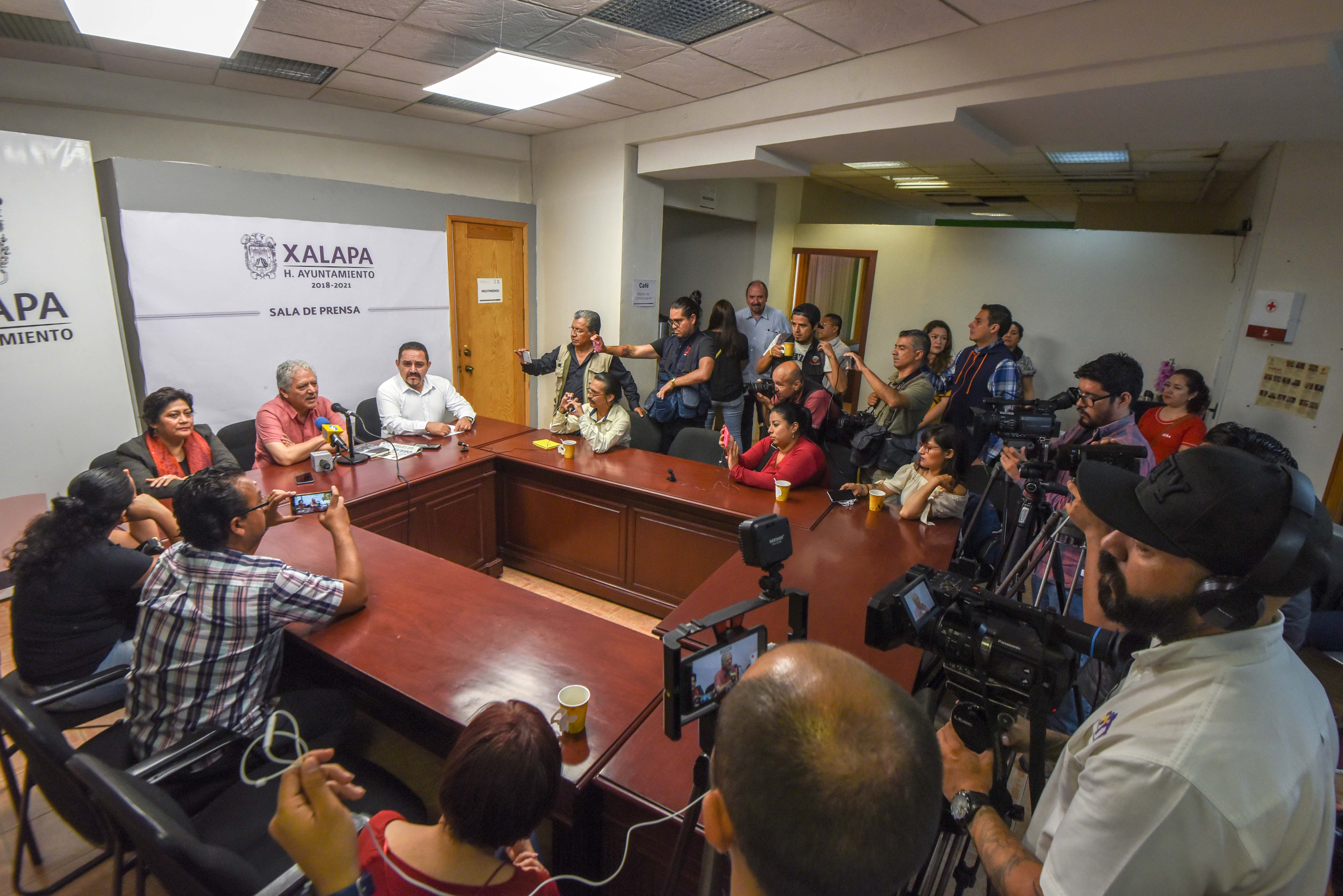 Ayuntamiento de Xalapa dialogó con personal de Limpia Pública para terminar con paro de labores