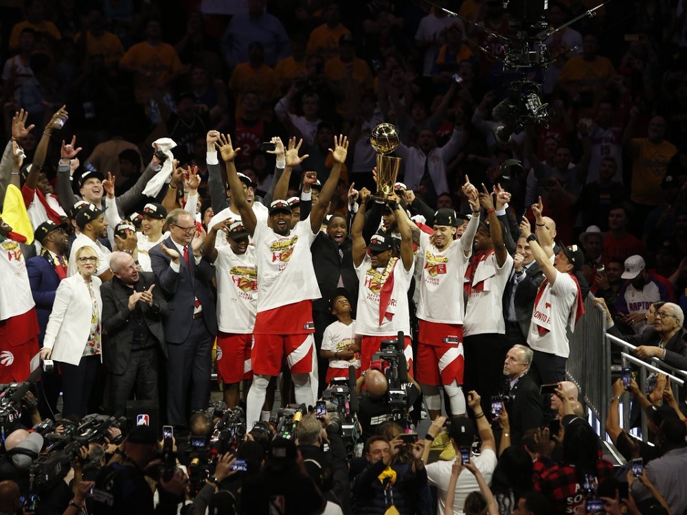 Canadá recibe todos los honores por coronación de Raptors de Toronto