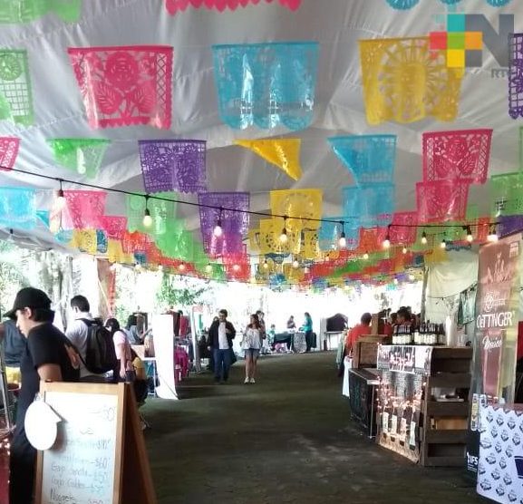 Comida rápida y artesanías presente en la fiesta gastrocervecera