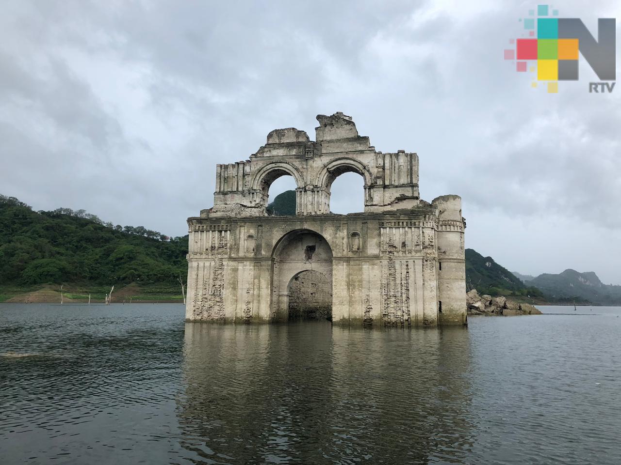 Sequía descubre iglesia dominica en medio del Río Grijalva, en Chiapas