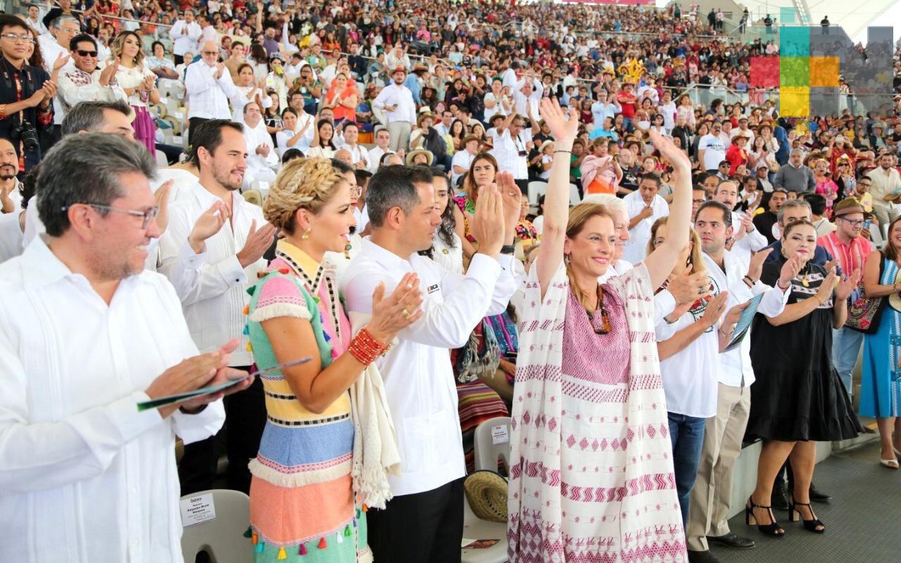Asistió Beatriz Gutiérrez Müller a la Guelaguetza 2019