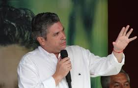 Revocan patente notarial a Edgar Spinoso; ordenan cierre de Notaría No. 20