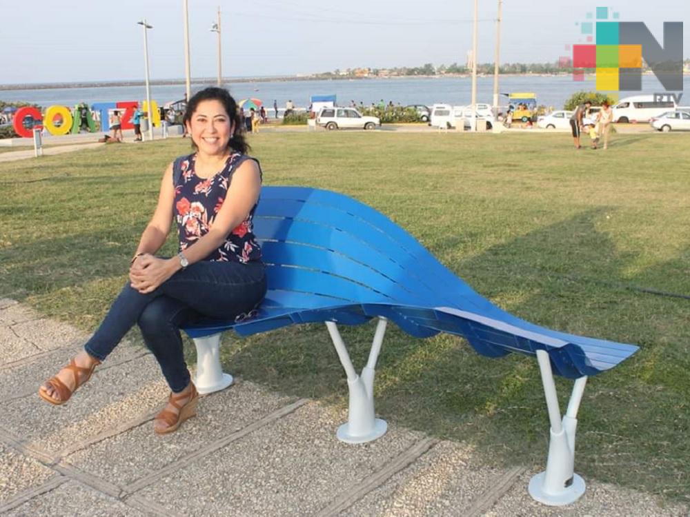 Instalan en Coatzacoalcos primera banca “Ola Neko” elaborada con material reciclado