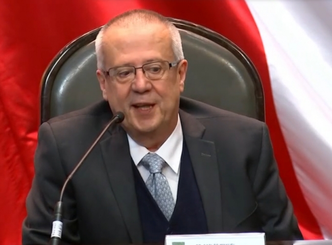 Carlos Urzúa renuncia como secretario de Hacienda