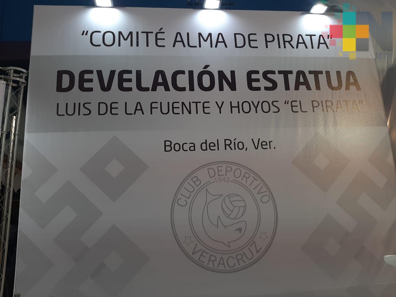 Develan escultura de Luis de la Fuente y Hoyos «El Pirata»