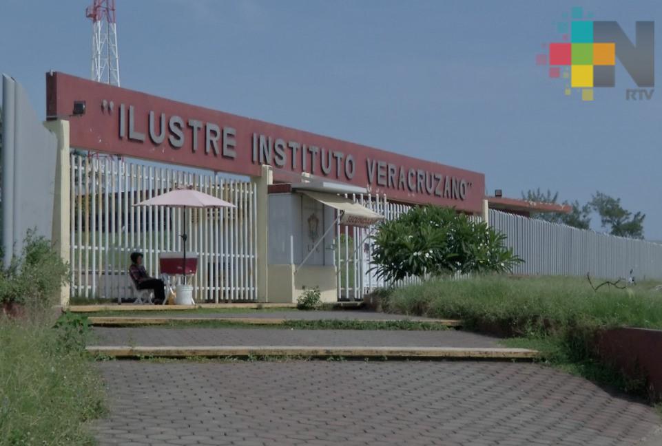 Ilustre Instituto Veracruzano necesita urgentemente mantenimiento: Director