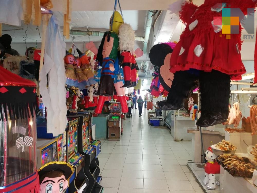 Continúa exhorto a retirar mercancías de pasillos en mercados de Coatzacoalcos