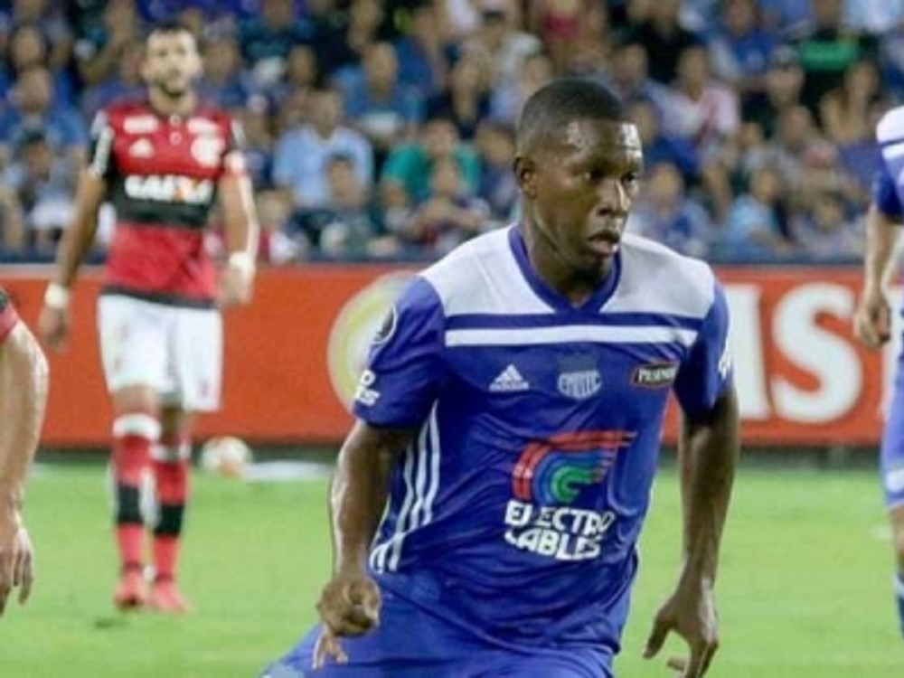 Bryan Angulo supera pruebas médicas en Cruz Azul