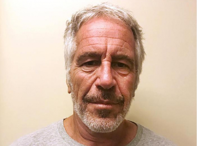 Se suicida en su celda el multimillonario Jeffrey Epstein