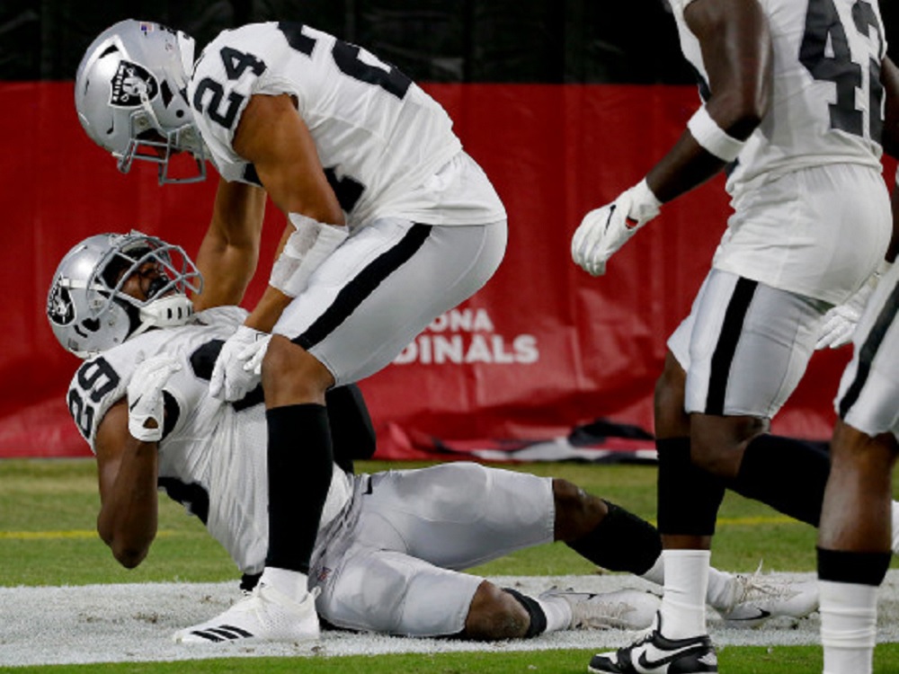 Raiders ganan y Empacadores pierden en pretemporada de NFL