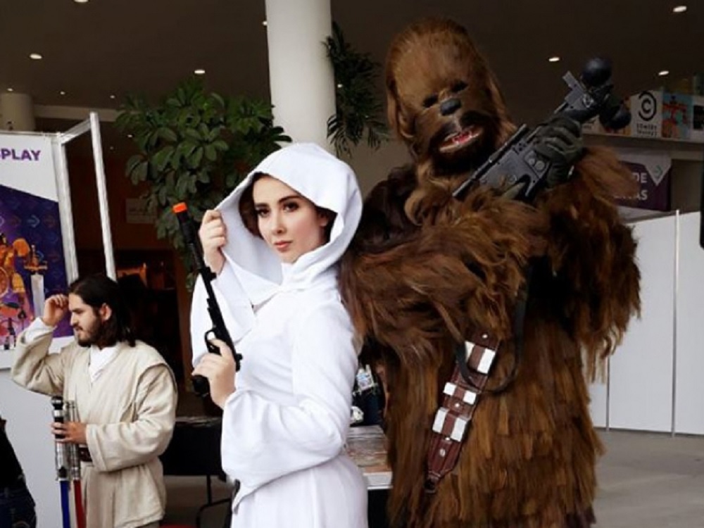 Subastarán objetos de “Star Wars» y traje de “Batman”