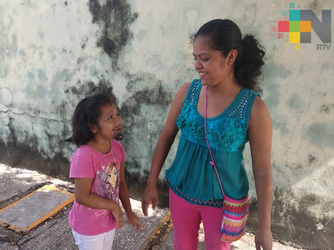 Niña con tumor en el mentón requiere ayuda