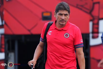 González China asume, nuevamente, interinato en Tiburones Rojos