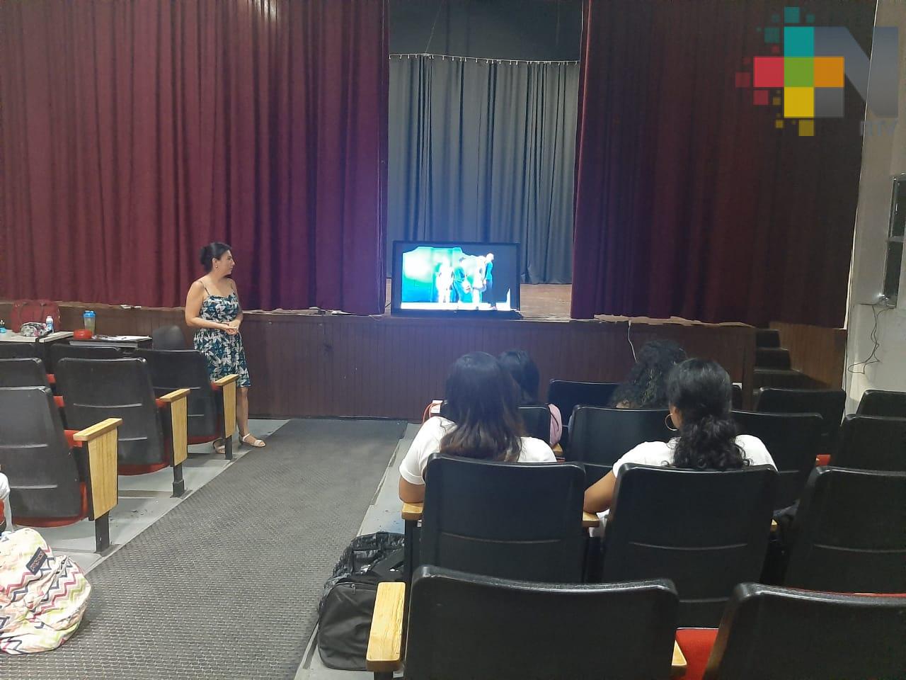 UV abre taller libre de teatro en región Veracruz
