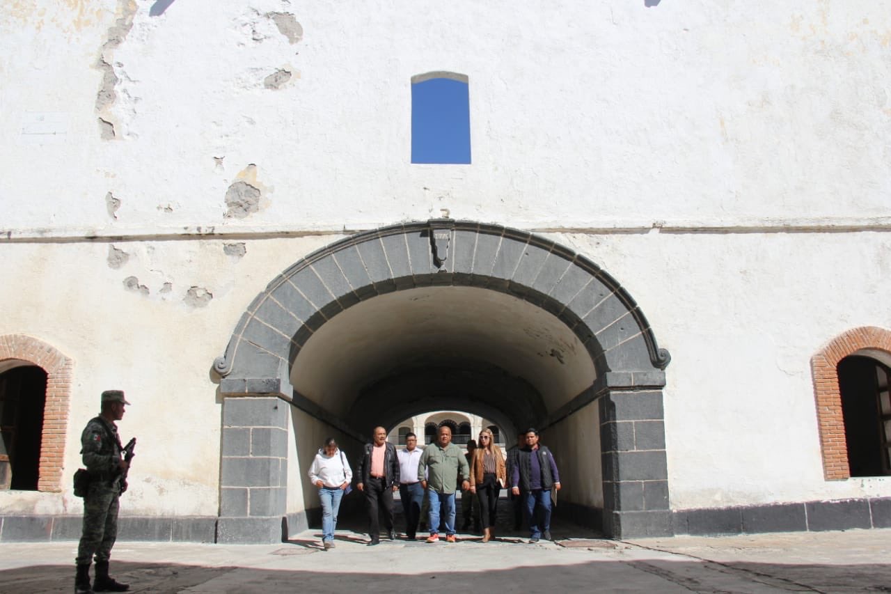 Recorre Eric Cisneros Fortaleza de San Carlos, sede del acto a los Niños Héroes el día 13