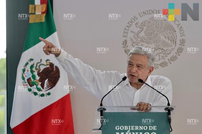 Vandalismo mancha movimiento «limpio» y «puro» de Ayotzinapa: AMLO