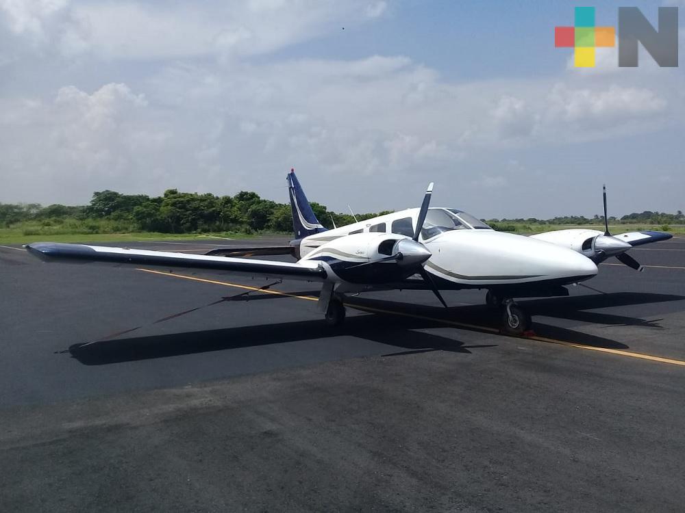 Aterriza de emergencia avioneta en Minatitlán