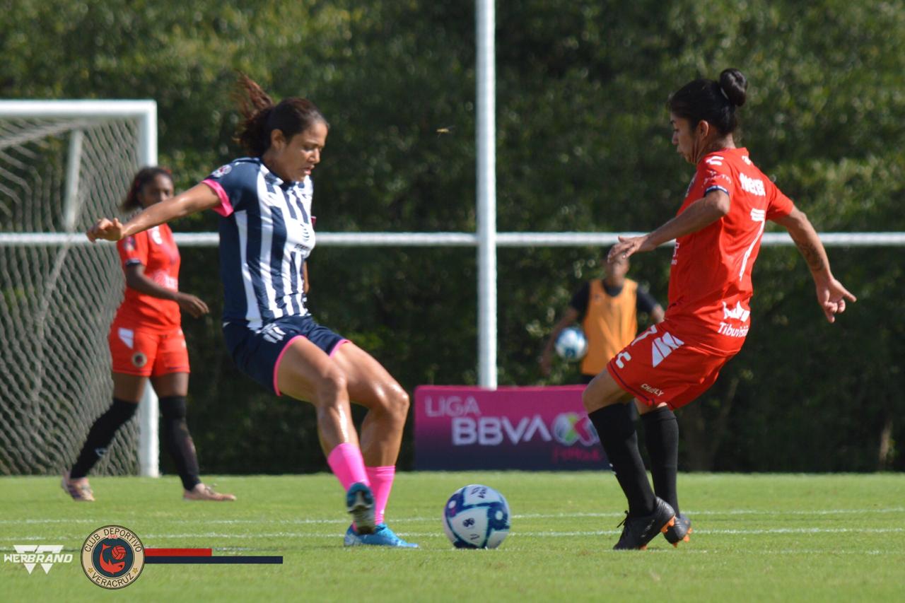 Rayadas de Monterrey golea a Tiburonas Rojas