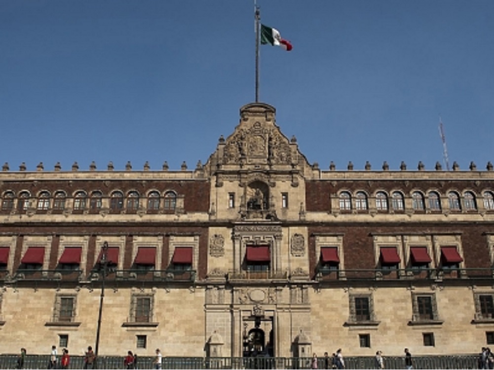 Legisladores se reúnen con López Obrador en Palacio Nacional