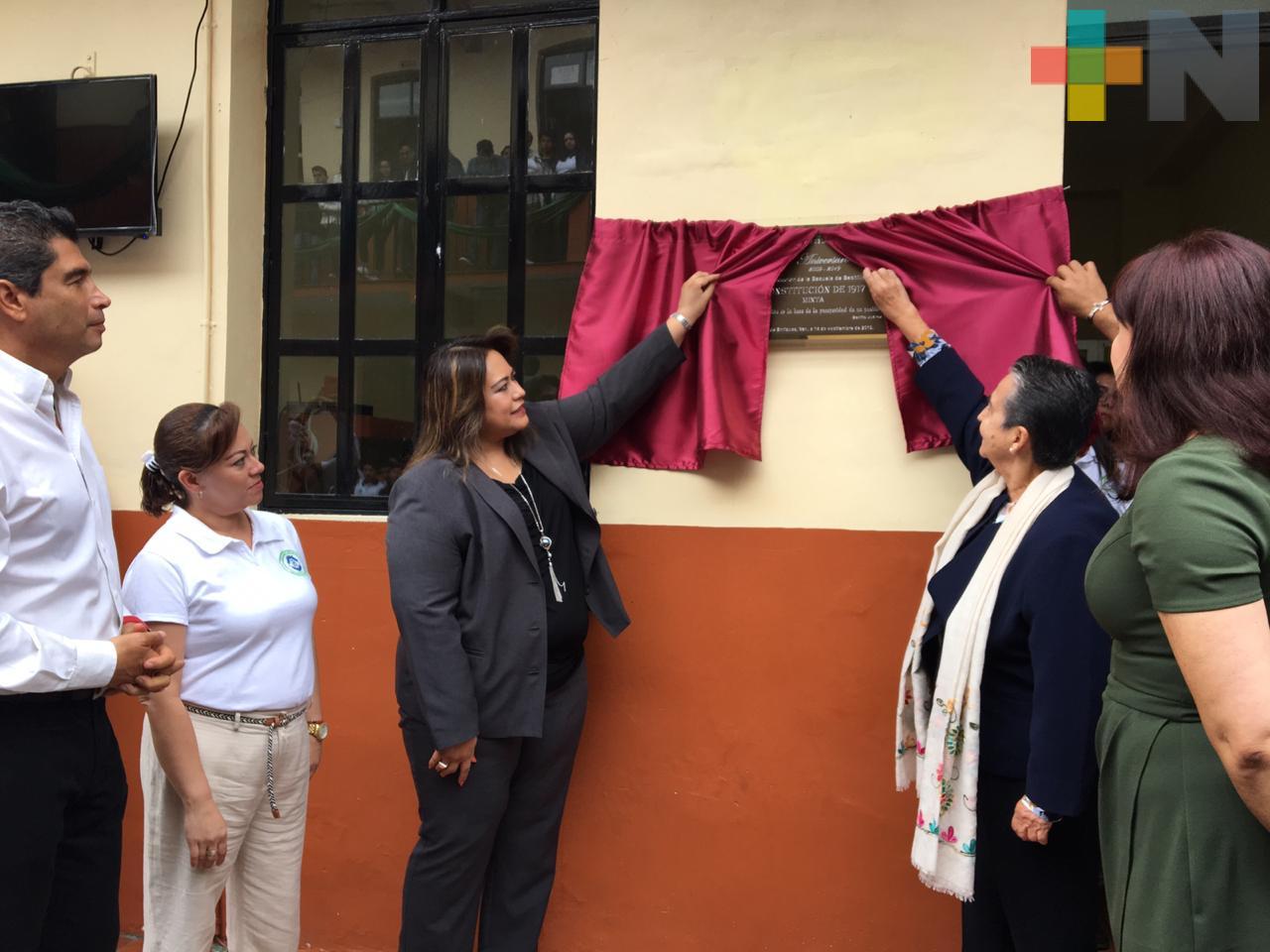 Conmemoran décimo aniversario de Escuela de Bachilleres Constitución