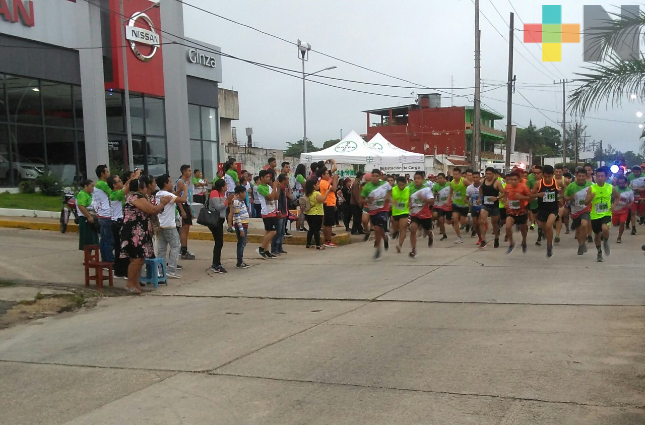 Pahola López y Felipe Cornelio ganaron la Carrera Cachorros de Acayucan 5K