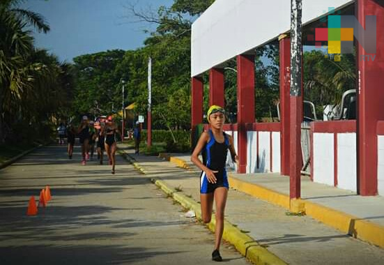 Abril y Adrián Jiménez ganaron Acuatlón Coatzacoalcos
