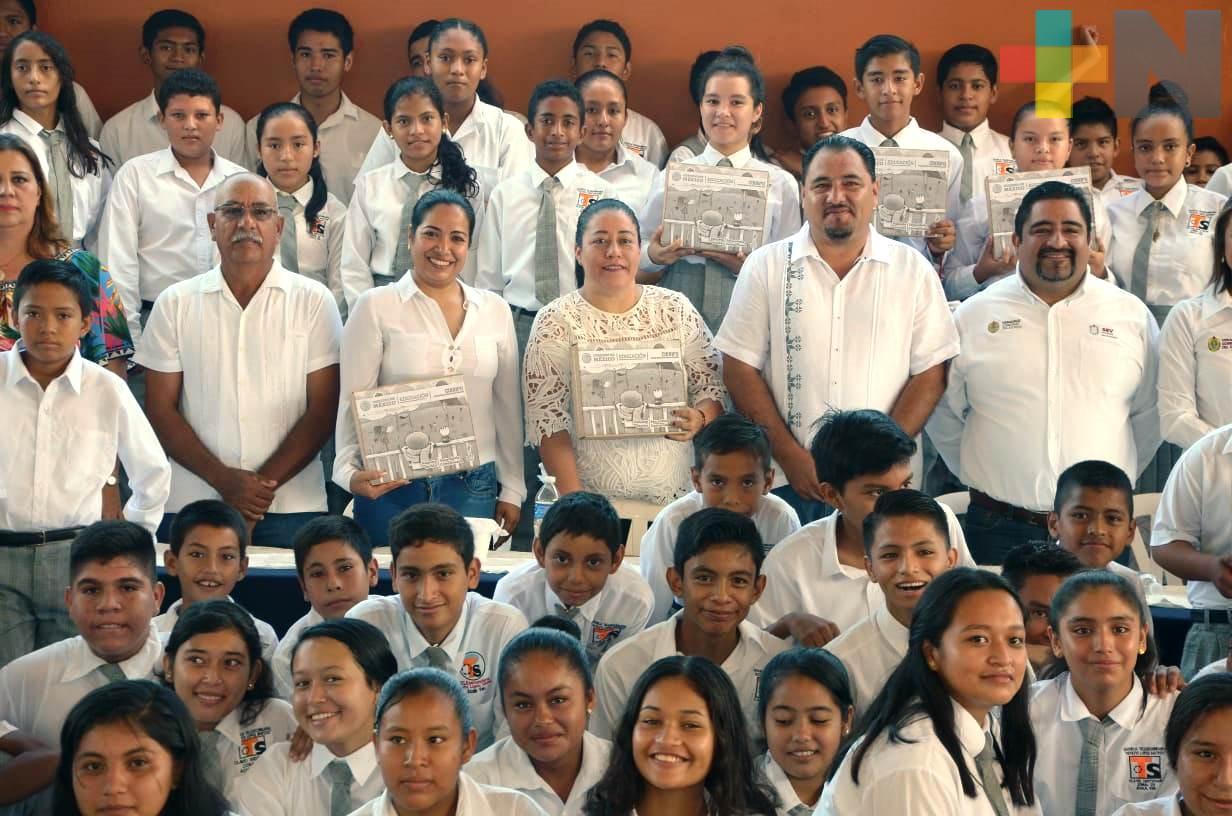 Entrega SEV 295 paquetes de útiles escolares a estudiantes de escasos recursos