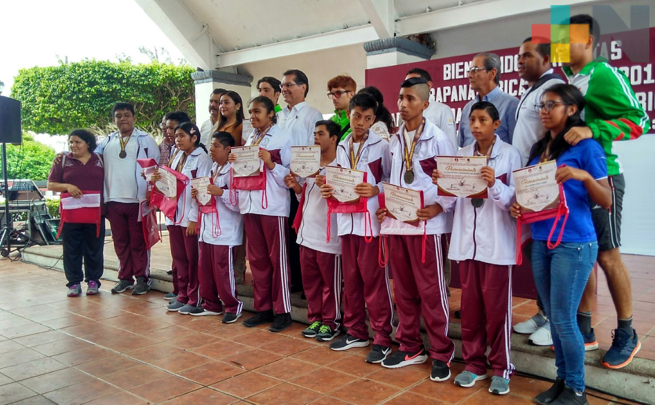 Reconoce Coatzacoalcos a sus atletas paralímpicos
