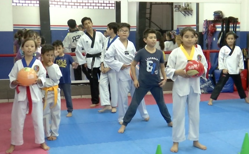 Alexandra González y Diana Méndez rumbo a Campeonato Nacional de Taekwondo