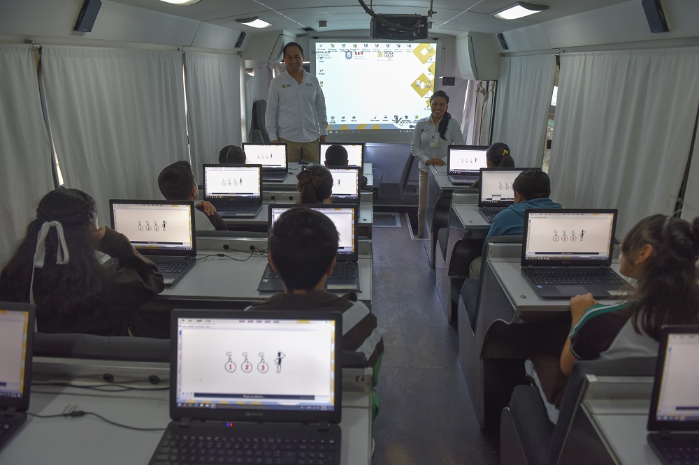 Con el Programa Vasconcelos se reduce la brecha digital