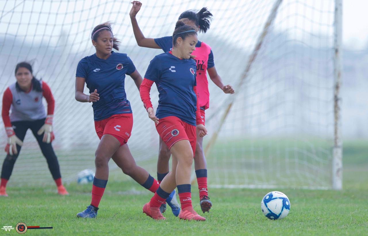 Tiburones Rojos prepara visita a Cruz Azul en Liga MX Femenil