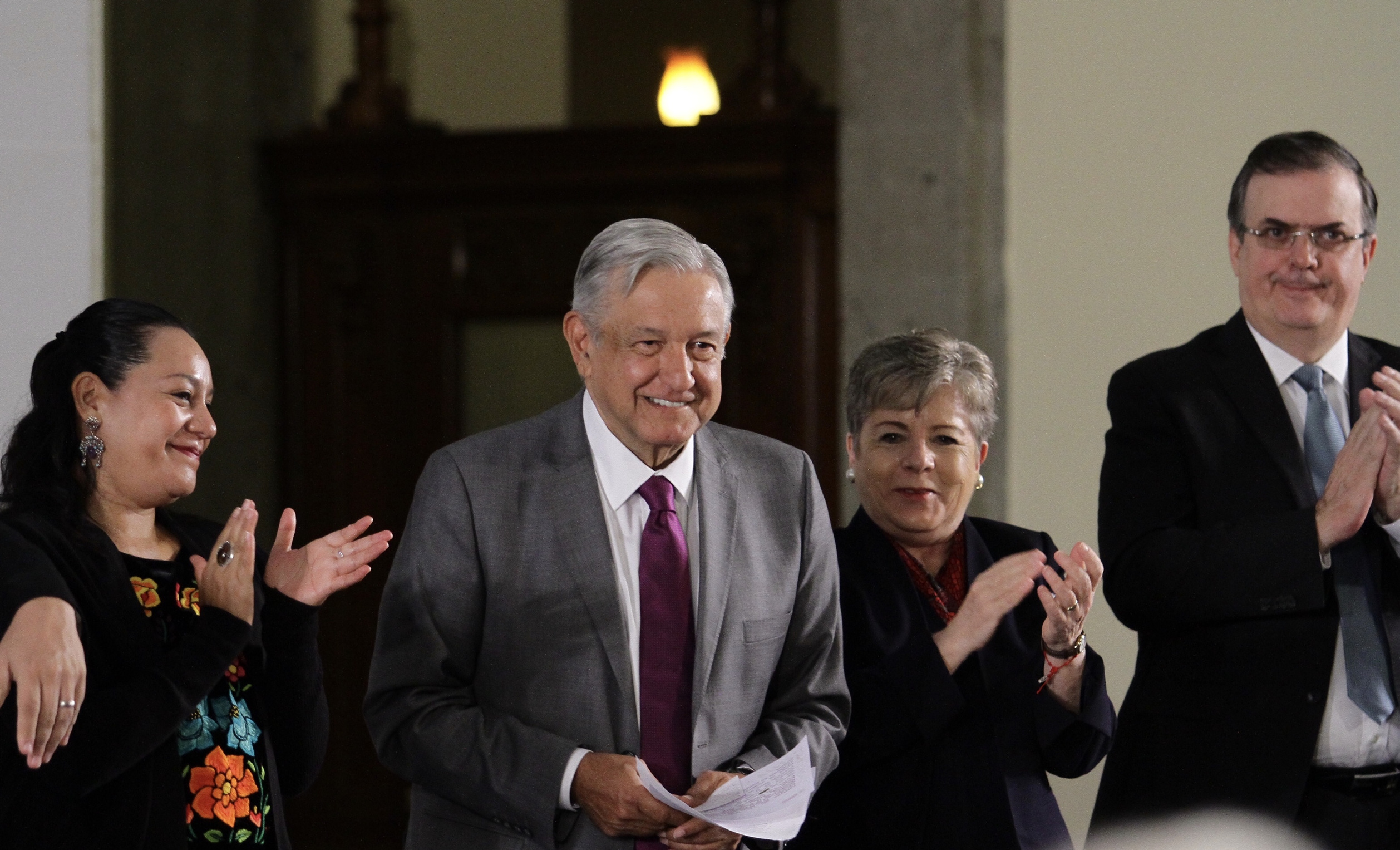 Combate a corrupción y austeridad impulsará desarrollo, asegura AMLO