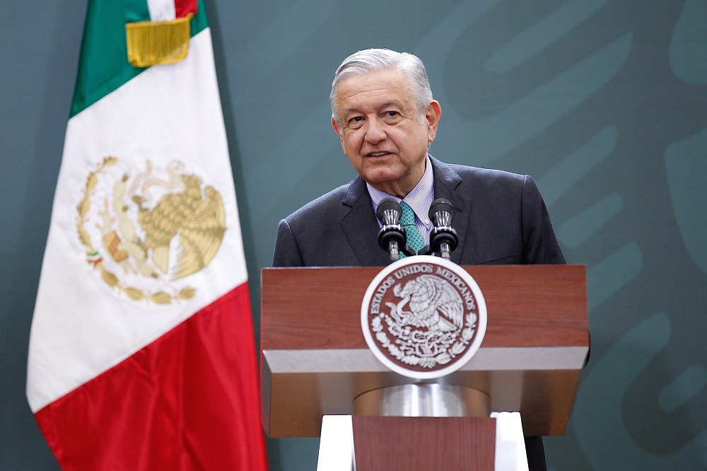 Pide AMLO a ciudadanos ayudarlo a no retrasar sus giras