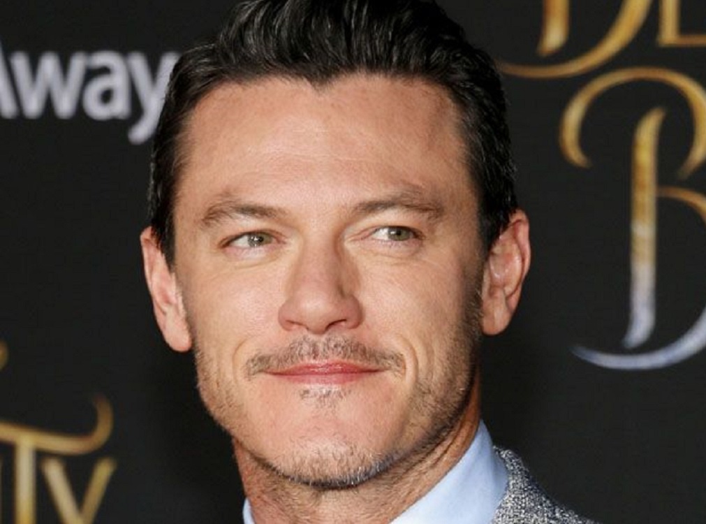 Actor Luke Evans lanza álbum debut de covers