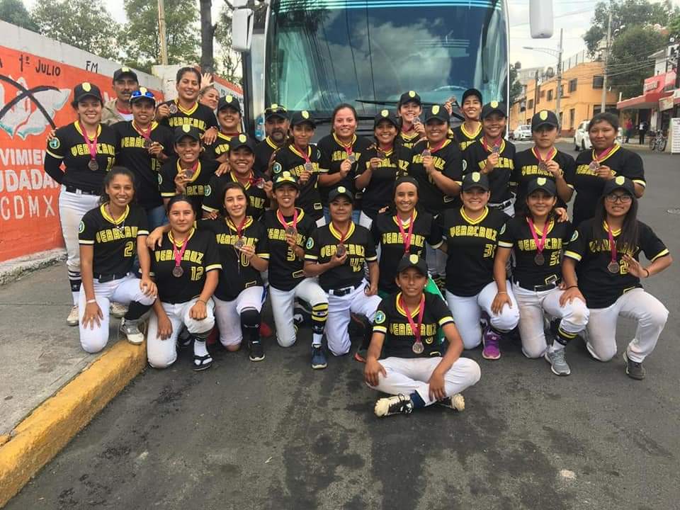 IVD apoya a selección veracruzana de beisbol femenil