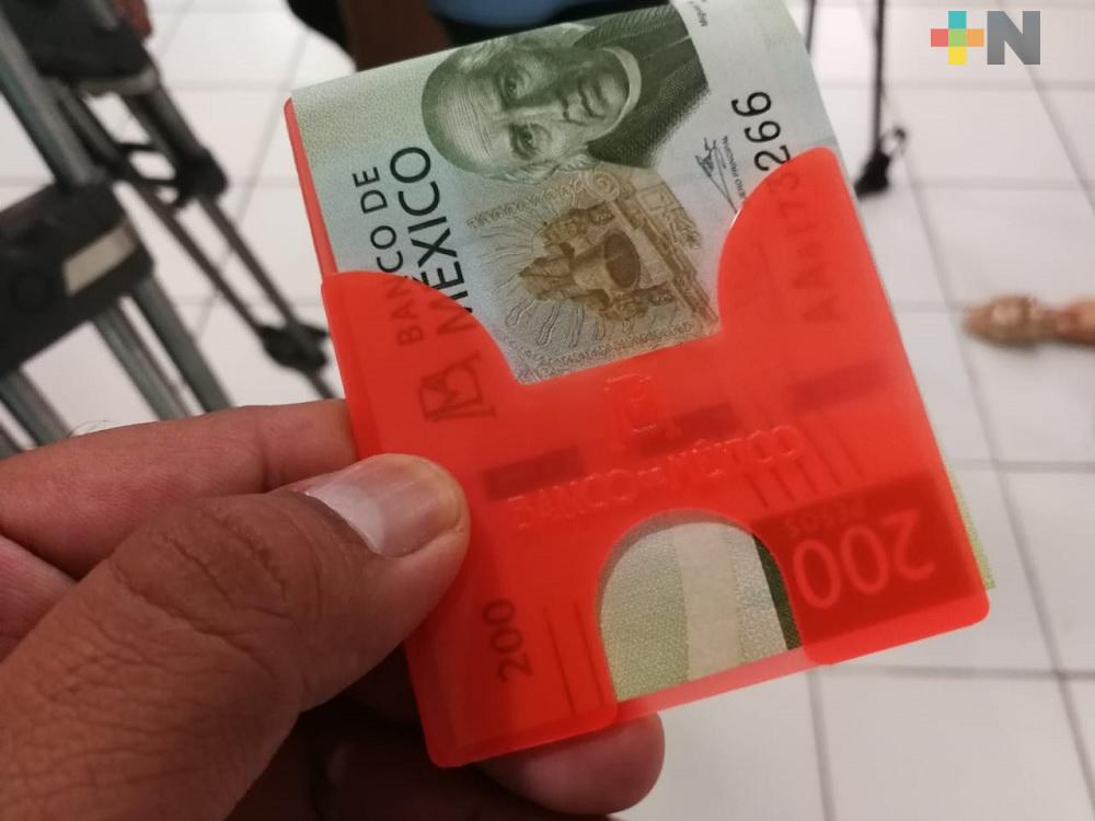 Con regletas, personas con debilidad visual aprenderán a identificar billetes