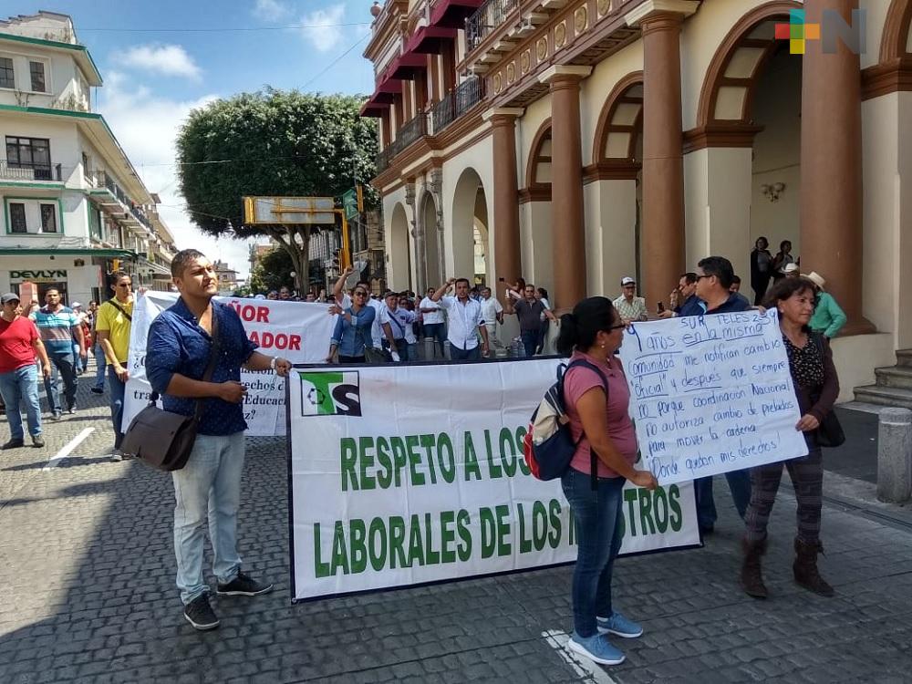 Docentes agremiados al SNTE exigen respeto a sus derechos laborales