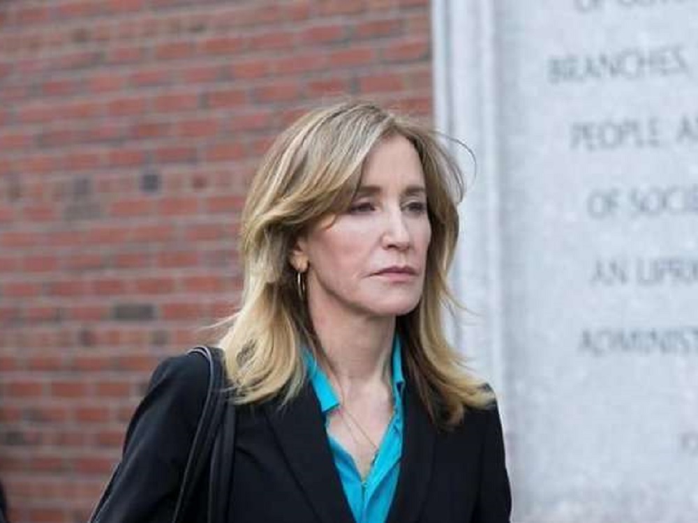 Felicity Huffman inicia condena de 14 días en prisión por soborno